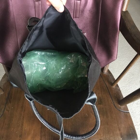 Set of 2 Vinyl Tote Bags - Picture 4 of 6